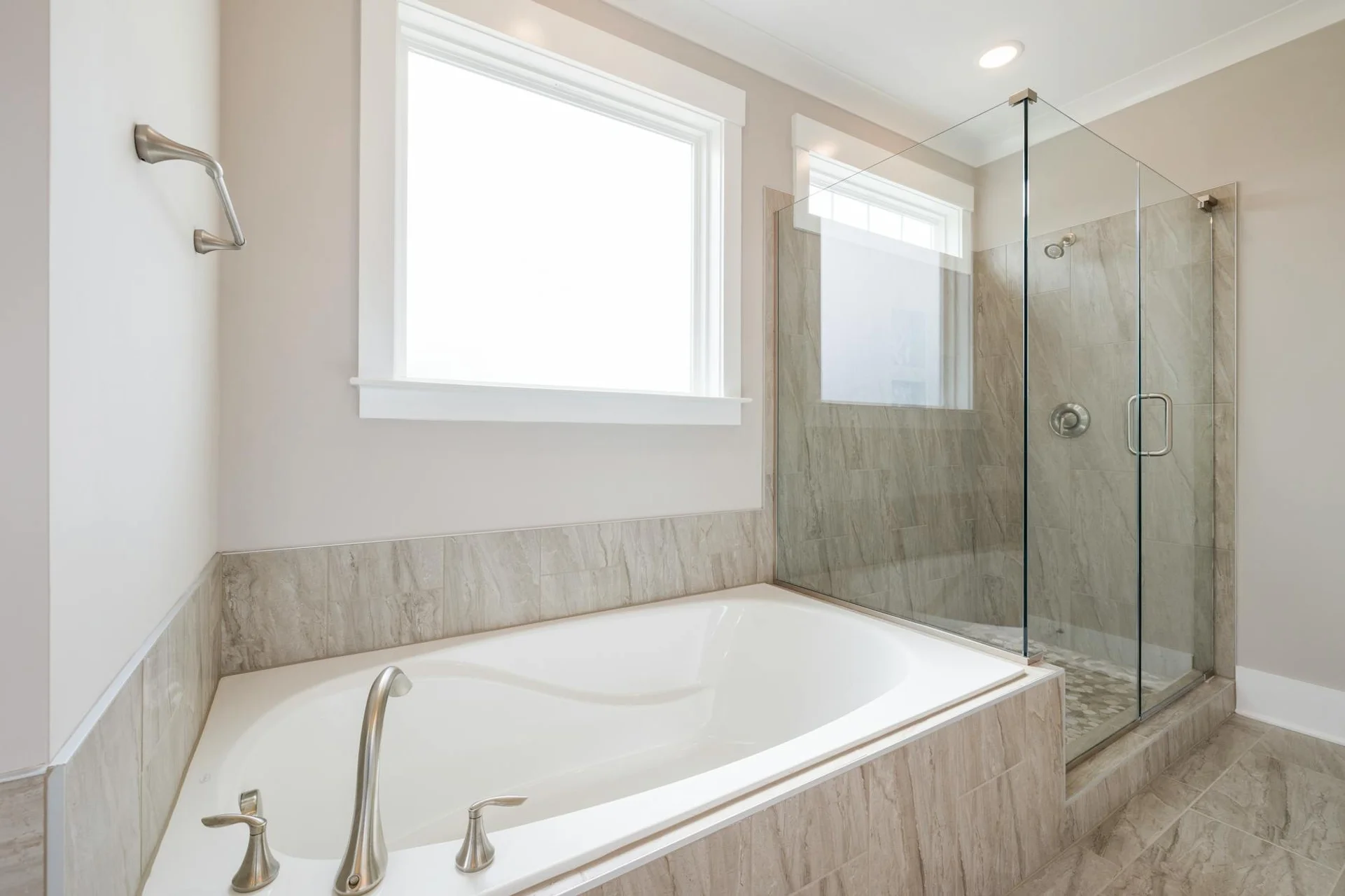Угловая ванна 140x140 Grohe
