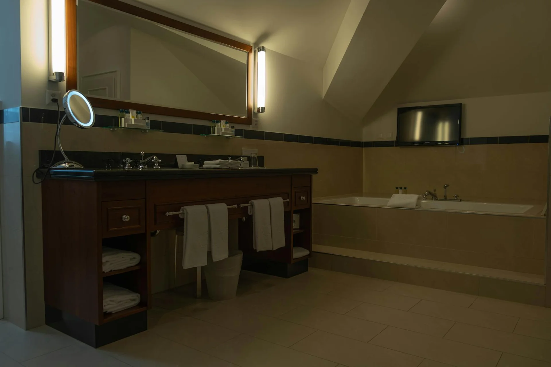 Угловая ванна 140x140 Hansgrohe